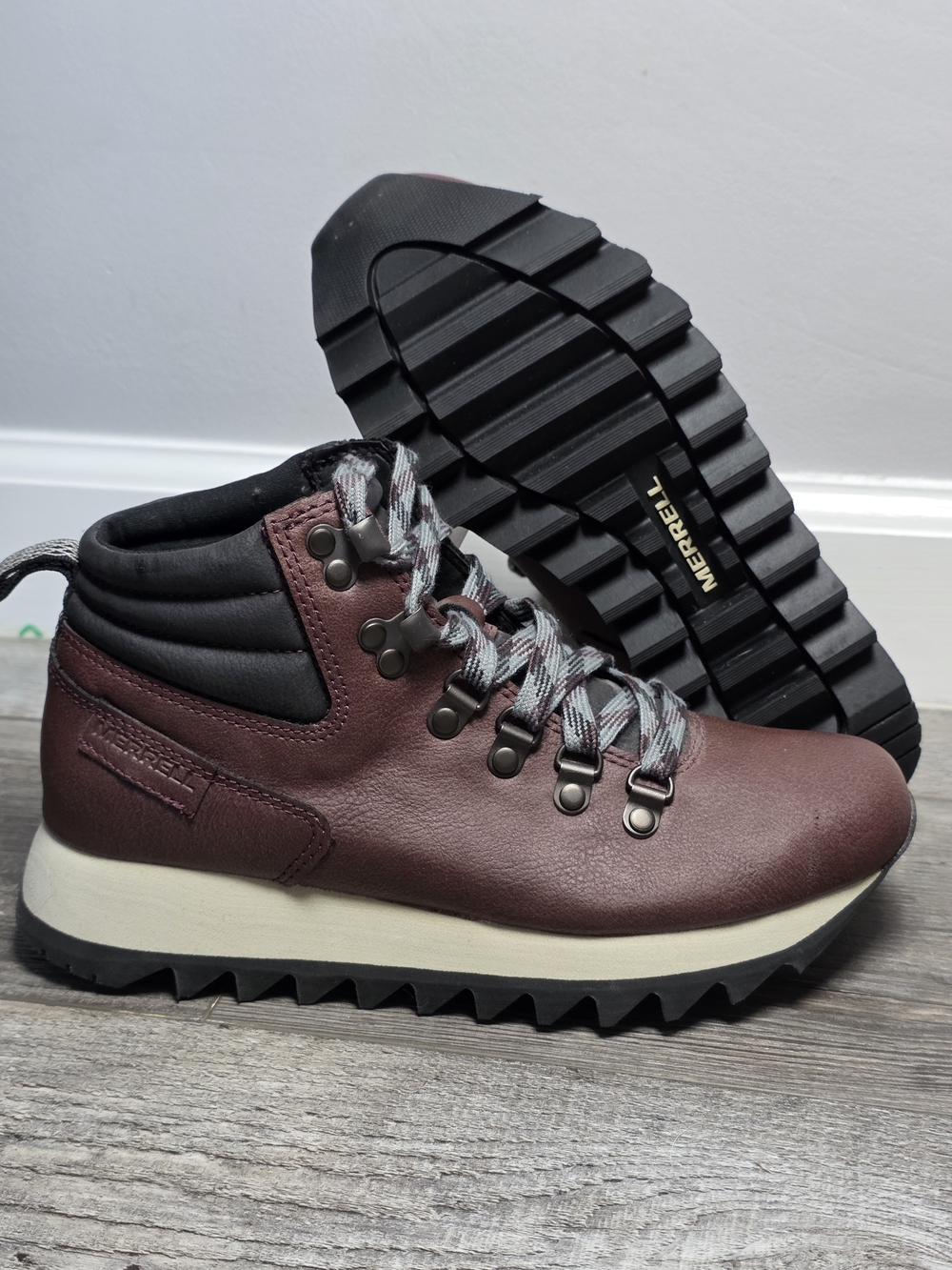 Merrell Women's Alpine Lace Up Haker Boots Sz 6 *EUC READ